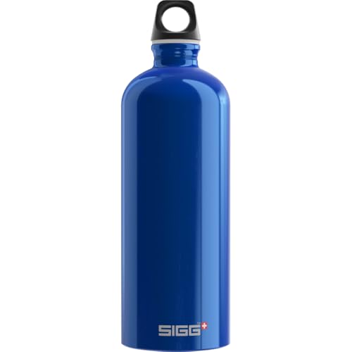 SIGG - Alu Trinkflasche - Traveller Dunkelblau - Klimaneutral Zertifiziert - Für Kohlensäurehaltige Getränke Geeignet - Auslaufsicher - Federleicht - BPA-frei - Dunkelblau - 1L