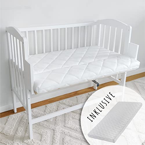 Kids Collective Babybett Beistellbett 90x40 cm mit Matratze, umbaubar zu 90x55 cm, 9 mal verstellbare Liegehöhe, auch als Babywippe nutzbar, Kiefer-Vollholz in weiß