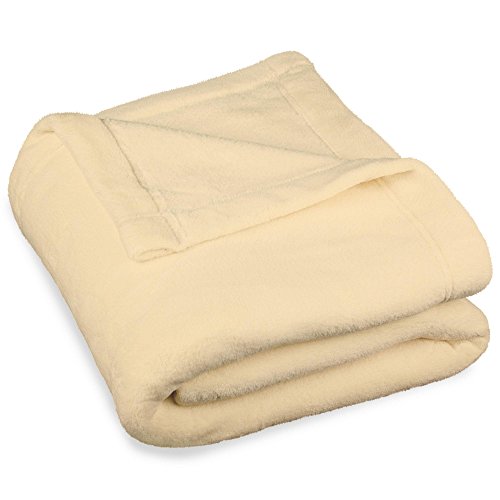 CelinaTex Flauschige Kuscheldecke 150 x 200 cm beige Decke Sofa warm Wohndecke weich Mikrofaser Fleece Oeko-TEX Montreal