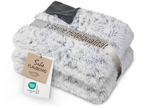 ZOLLNER Kuscheldecke extra flauschig in 150x200 cm - kuschelige und warme Couchdecke - waschbar bis 30°C – weißes Fellimitat auf grauem Fleece - Hotelwäschequalität - Oeko Tex® Zertifiziert