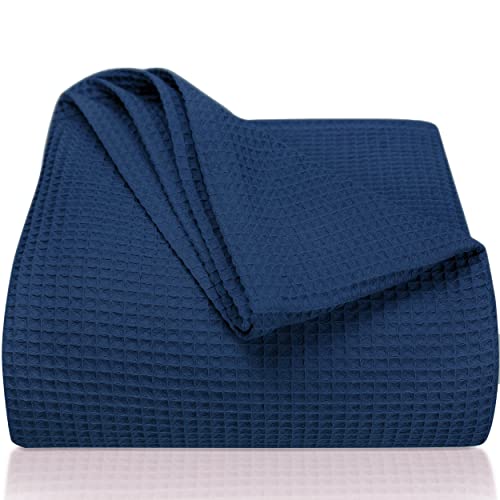 LAYNENBURG Premium Tagesdecke 220 x 240 cm XXL - Waffelpique 100% Baumwolle - leichte Wohndecke Waffeloptik - Baumwolldecke als Bett-Überwurf, Sofa-Überwurf, Couch-Überwurf - Sofa-Decke (blau)