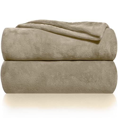 Gräfenstayn® Kuscheldecke flauschig & super weich - hochwertige Fleecedecke auch als Wohndecke, Tagesdecke, Sofadecke & Sommerdecke geeignet - Überwurf Decke Sofa & Couch (Hellbraun, 150x130 cm)