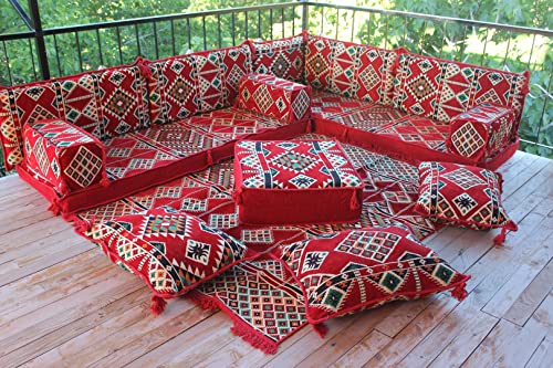 L-förmige Bodencouch, rote Bodenkissen, orientalisches Dekor, arabische Ecksofagarnitur, Bodenkissen, arabische Majlis, türkische Kelim-Designmatratze (L Sofas + Teppich)