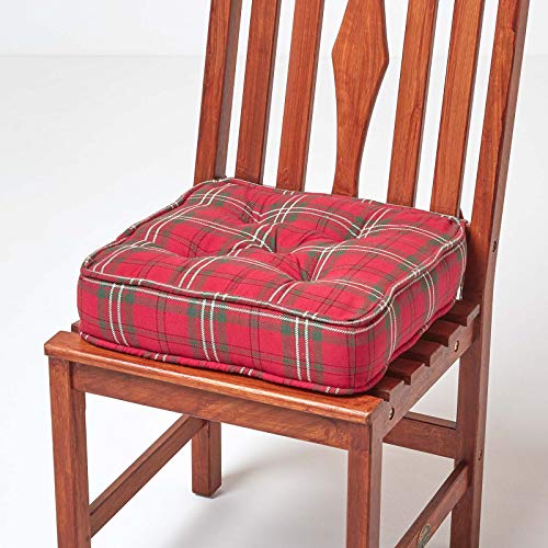 Homescapes gepolstertes Sitzkissen 40 x 40 cm, rot-grün Kariertes Stuhlkissen mit Bändern, 10 cm hohes Matratzenkissen für Stühle, Bezug aus 100% Baumwolle, Schottenmuster