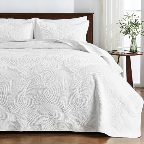 Qucover Tagesdecke 220x240cm Weiß, Baumwolle Tagesdecke Bettüberwurf, Ultra Weiche Tagesdecke Stickerei, Bedspreads 220x240, Steppdecke mit 2 Kissenbezügen, Sofa Überwurfdecke Wohndecke für Bett