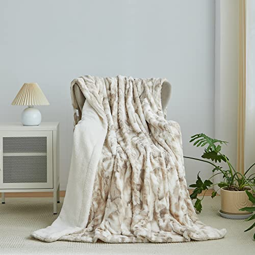 Wajade Kunstfelldecke – Sherpa Schafdecke – Comfort Luxuriöse Flauschige Kuscheldecke – weiche Decke für Couch und Bett – 130 x 160 cm – Marmor Beige