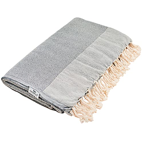 Carenesse Tagesdecke Favo Queen Size 240 x 200 cm grau-blau I Edle & zarte Wohndecke aus 100% Baumwolle mit feiner Strickoptik I Dünner Überwurf für Bett & Sofa I Plaid hochwertig & stilvoll