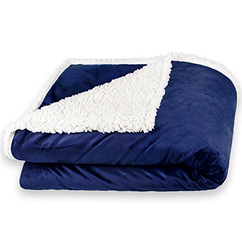 CelinaTex Kuscheldecke 150 x 200 cm blau weiß Felldecke Imitat Wendedecke Nicki Fell Optik Fleece Wohndecke, Sofadecke, Geschenk für Frauen, warm - Oeko-TEX Fantasia