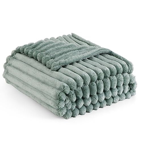 BEDSURE Kuscheldecke Flauschig Decke Fleecedecke – Weiche Warme Grobe Korddecke Gemütlicher Überwurf Für Bett und Couch, Grün, 150 x 200 cm