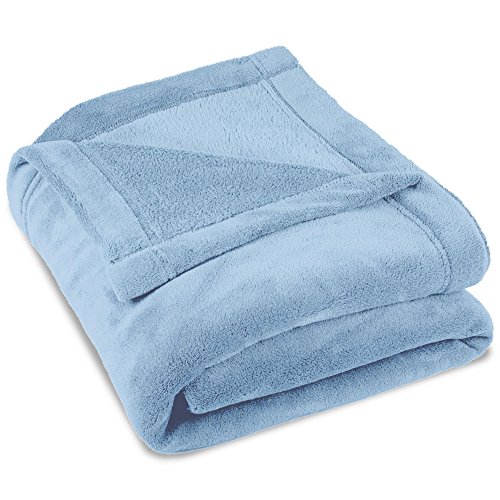 CelinaTex Flauschige Kuscheldecke 150 x 200 cm hell blau Decke Sofa warm Wohndecke weich Mikrofaser Fleece Oeko-TEX Montreal