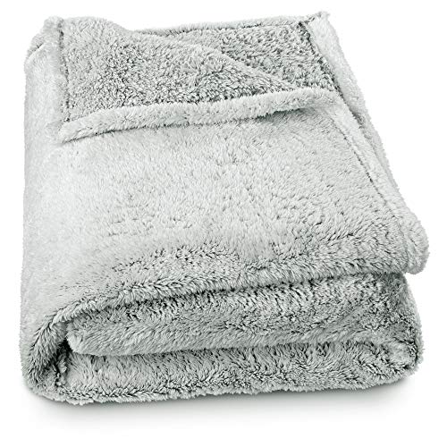 aqua-textil Flauschige Kuscheldecke 150 x 200 cm grau weiß Melange Plüsch TV-Decke Tagesdecke Sherpa Fleece Oeko-TEX Ottawa